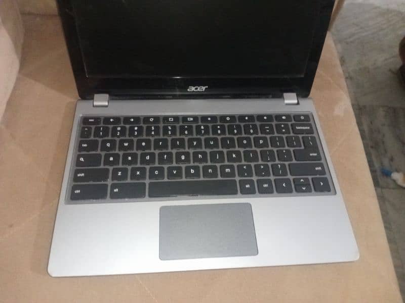 Acer c740 Chromebook A1 condition good 0
