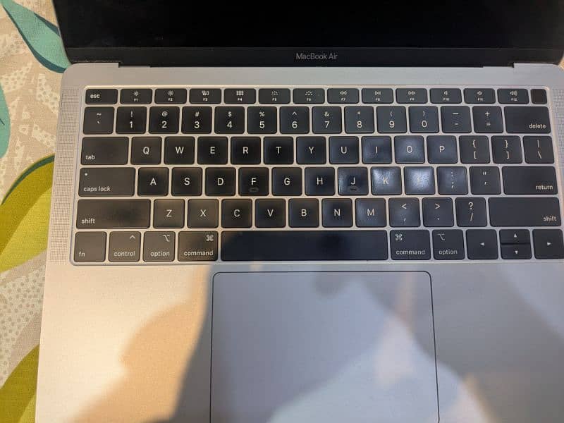 Macbook Air 2018 13 inches 6
