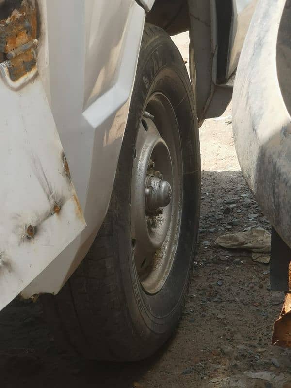 toyota hiace hai katwa k shahzor ma tyar karwaya ha 3