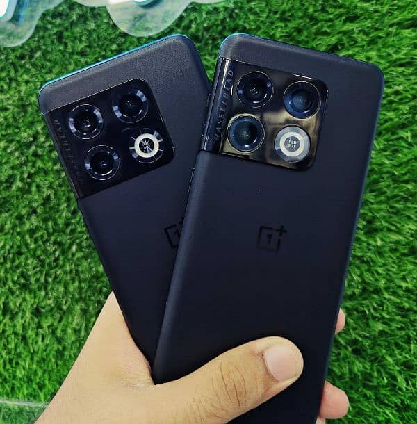 One Plus 10 pro256gbGlobal dual sim. Original USA stock. 10/10 condition 0