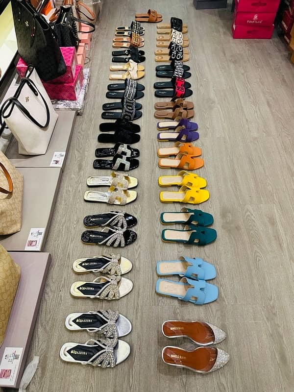 female sales staff required at a fashion brand 0