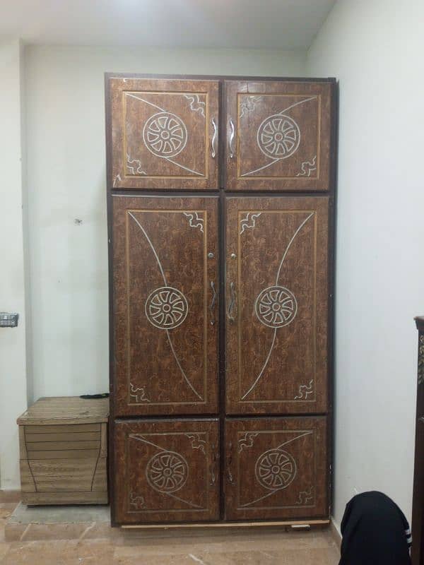 wood almari 0