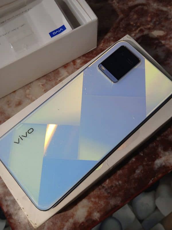 VivoY21 0
