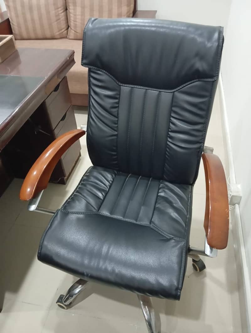 For Sale Resonable Price Office table with chairs 5