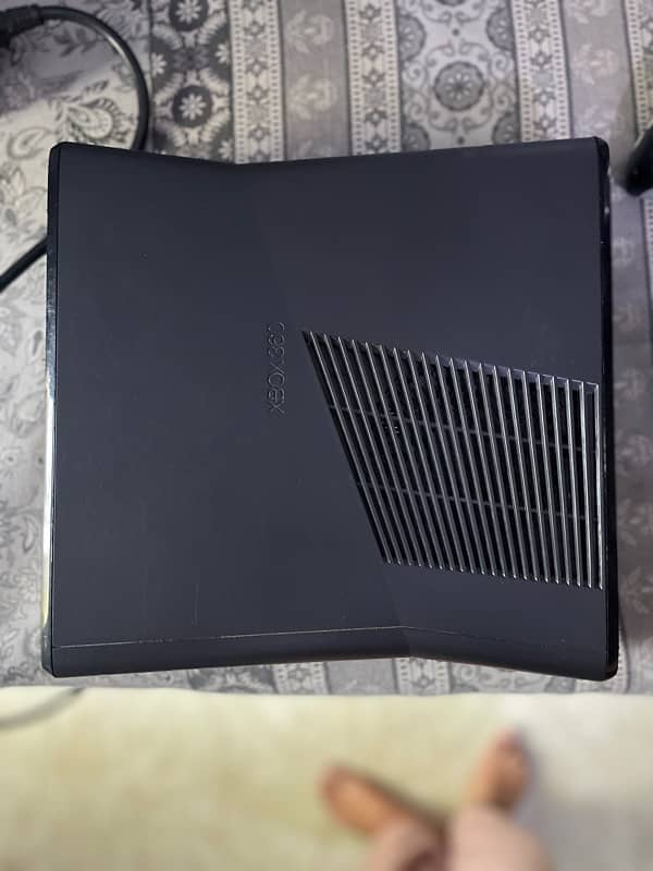 Xbox 360 Slim Jtag with 77 games installed. Like a new. 1