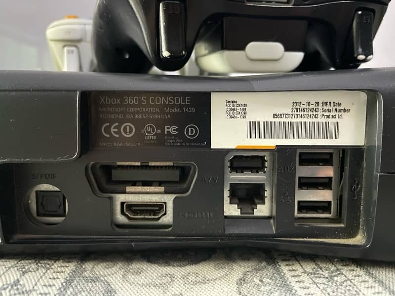 Xbox 360 Slim Jtag with 77 games installed. Like a new. 4