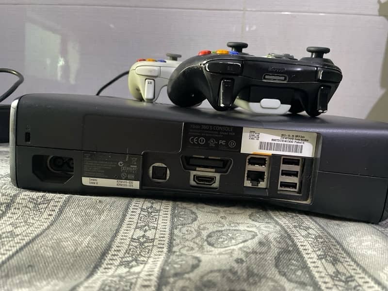 Xbox 360 Slim Jtag with 77 games installed. Like a new. 5