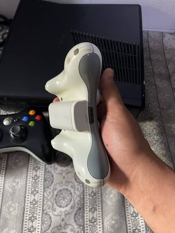 Xbox 360 Slim Jtag with 77 games installed. Like a new. 8