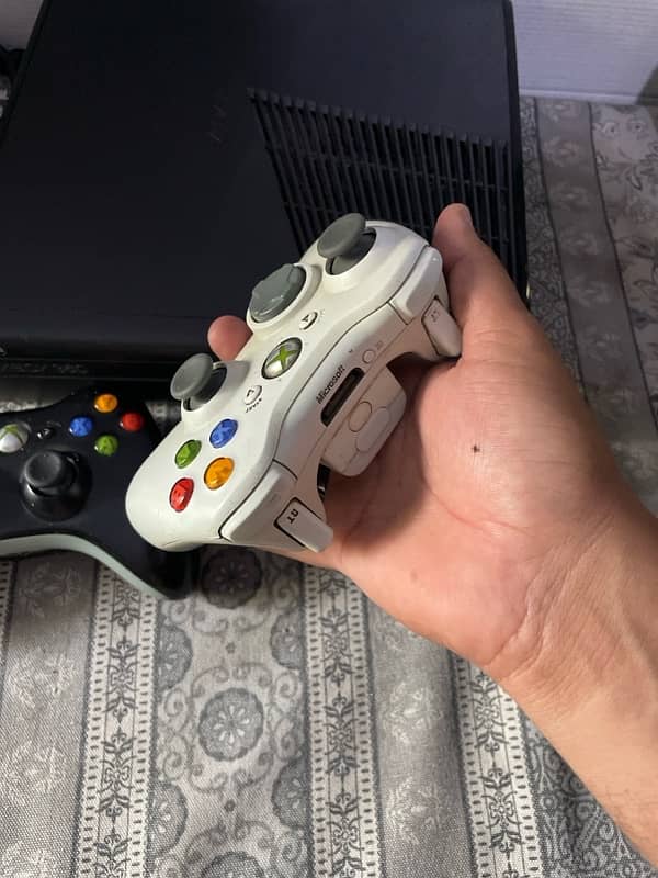 Xbox 360 Slim Jtag with 77 games installed. Like a new. 9