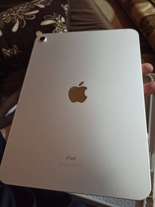 IPad 10th gen 64gb, 1 Week used with box, From UK 1
