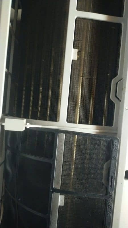 haier ac DC inverter 1 ton Cool and het 4