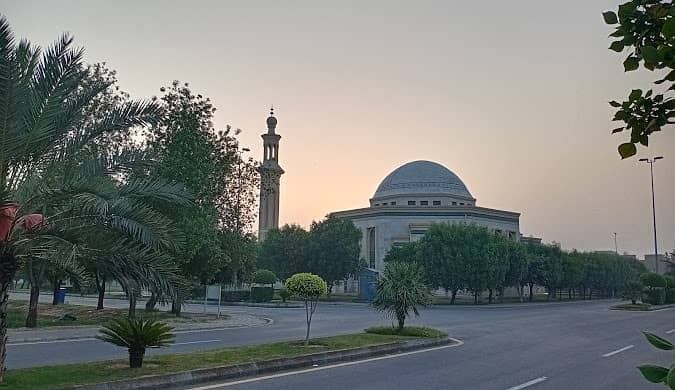 Facing Park Premium Location 10 Marla Plot For Sale In LDA Approved Area Phase 1 Bahria Orchard Raiwind Road Lahore. 3