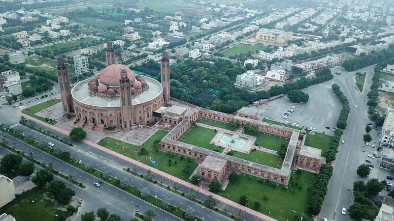Facing Park Premium Location 10 Marla Plot For Sale In LDA Approved Area Phase 1 Bahria Orchard Raiwind Road Lahore. 16