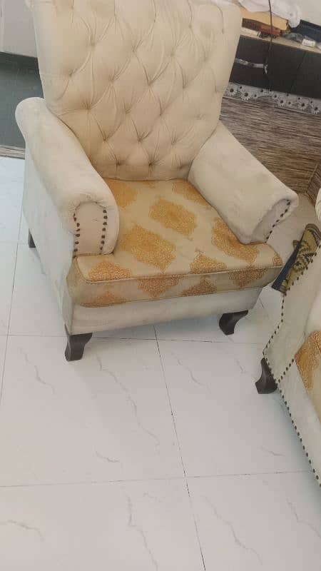 we selling this sofas set 0