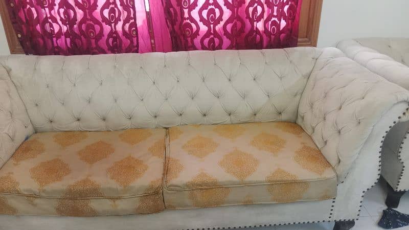 we selling this sofas set 1