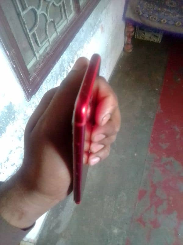 iPhone 7 red eddition 4