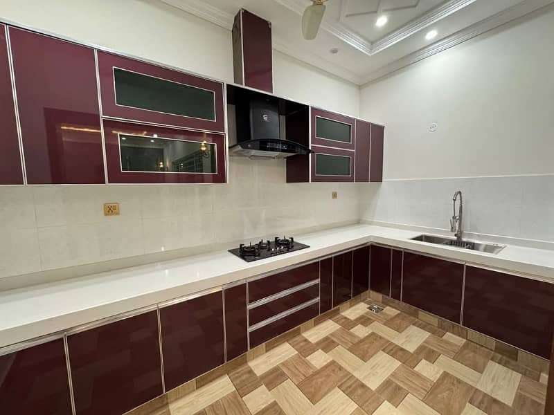 1 Kanal House For Sale 5 Beds Corner 40 Feet Road 8