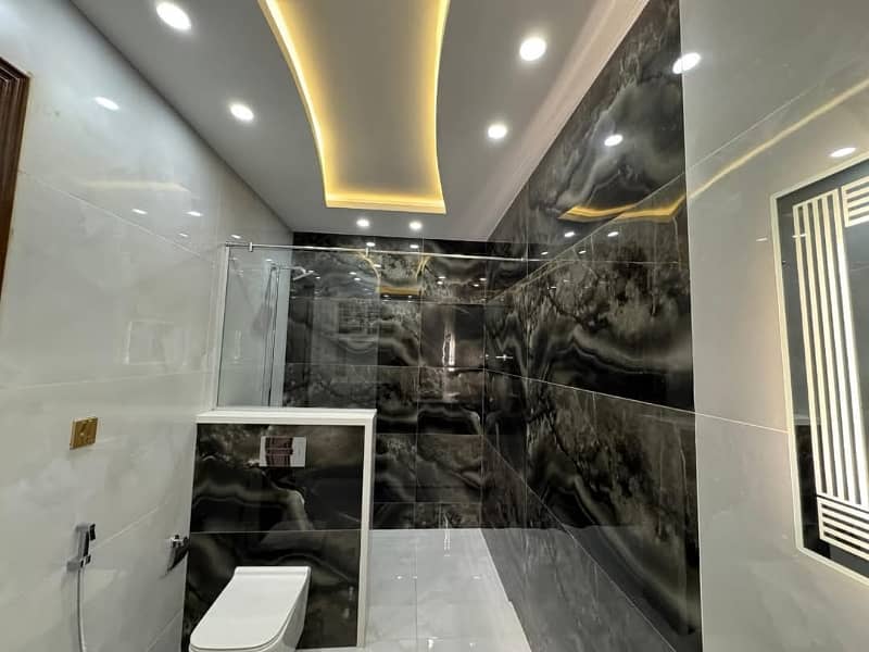 1 Kanal House For Sale 5 Beds Corner 40 Feet Road 11