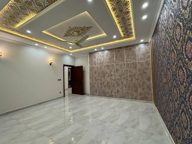 1 Kanal House For Sale 5 Beds Corner 40 Feet Road 13