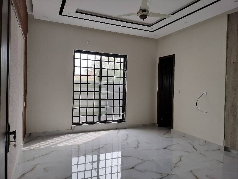 1 Kanal House For Sale 5 Beds Corner 40 Feet Road 28