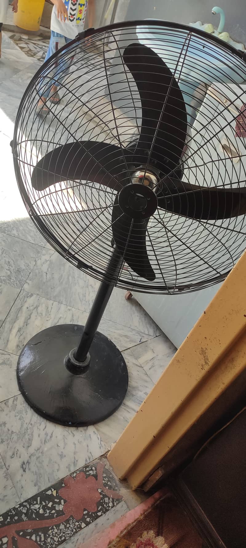 12 v Dc Pedestal Fan New Condition. 0