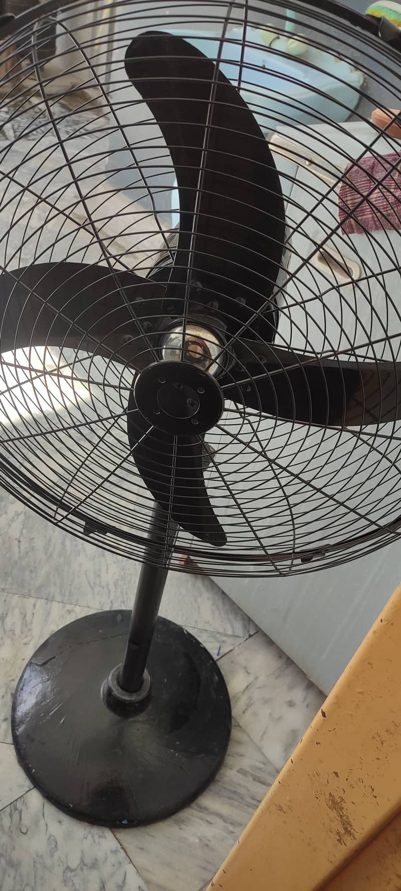 12 v Dc Pedestal Fan New Condition. 6