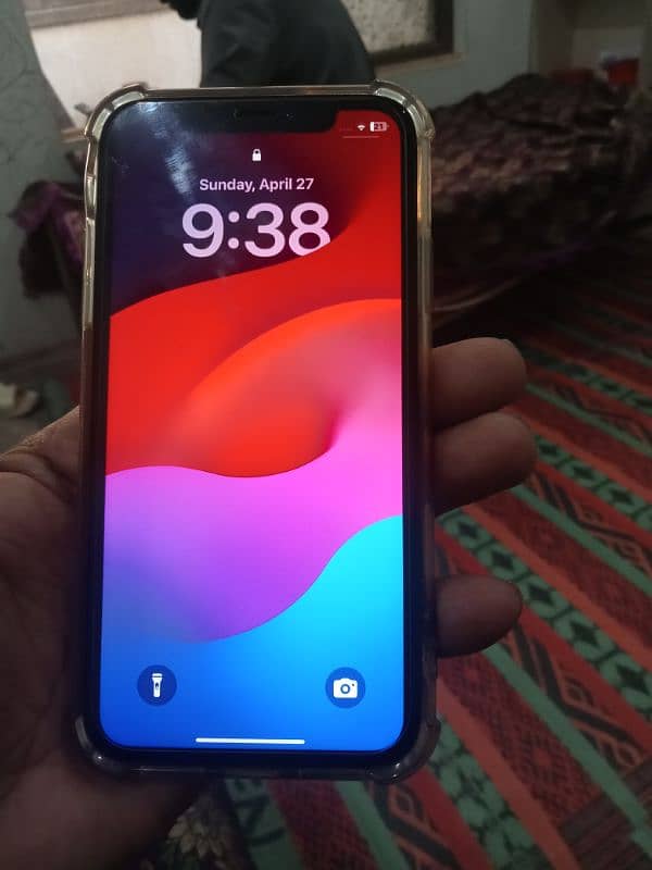 I Phone 11 in lush new condition non pta B. H 90% 0