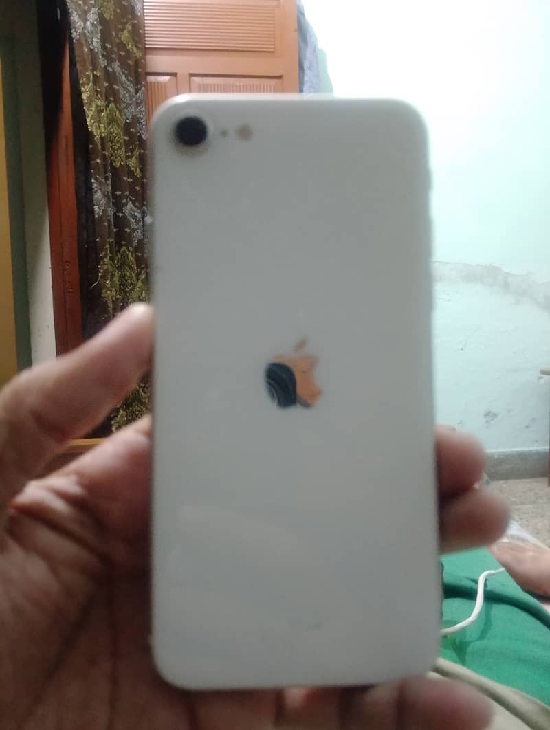 iPhone SE 2020 good condition non p . . . 0