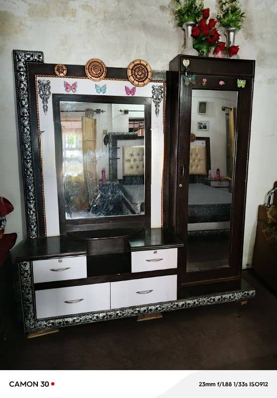 Dressing Table available for sale 0