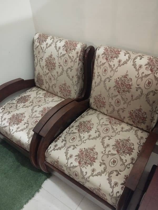 5 seter sofa set  made with shesham wood 4