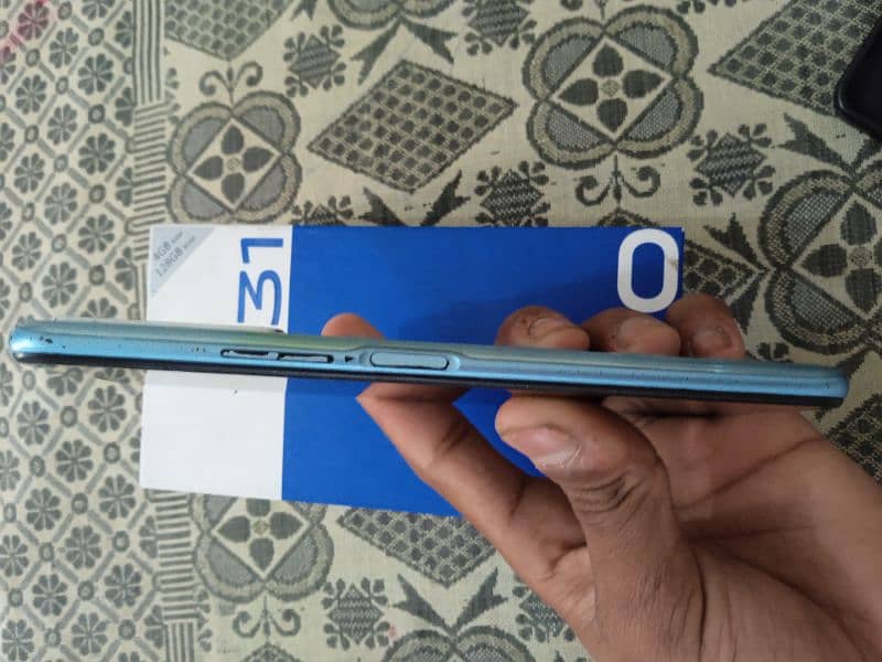 vivo y31 4Gb 128Gb box available with normal price 3
