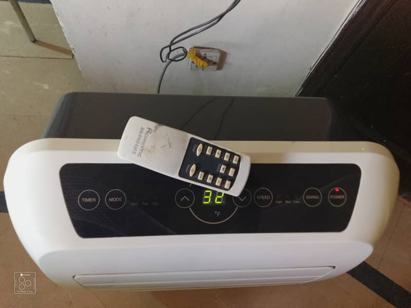 Portable AC look like a brand new condition with remote and exust pipe 2