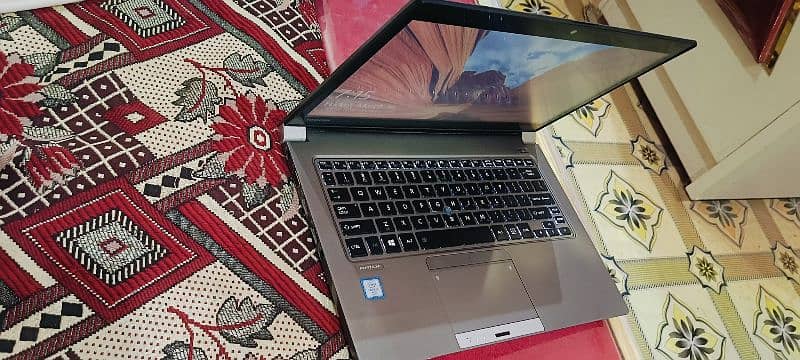 Toshiba Portégé Touch Screen i5-6200U Core i5 8 GB  Professional 2