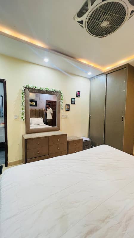 One Bedroom Vip apartment available on daily basis in bahria town LHR 1