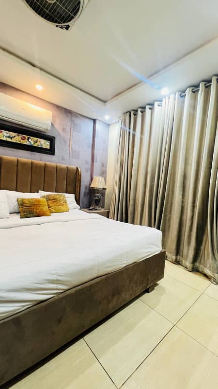 One Bedroom Vip apartment available on daily basis in bahria town LHR 2