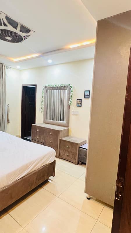One Bedroom Vip apartment available on daily basis in bahria town LHR 6