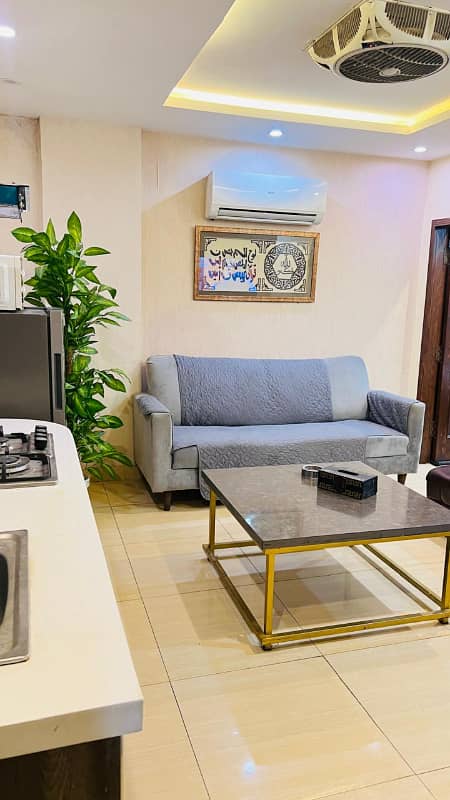 One Bedroom Vip apartment available on daily basis in bahria town LHR 7