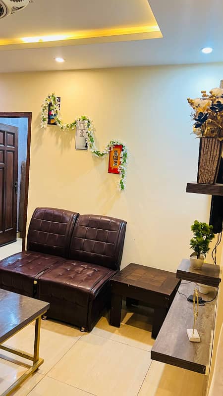 One Bedroom Vip apartment available on daily basis in bahria town LHR 9