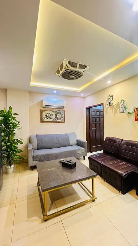 One Bedroom Vip apartment available on daily basis in bahria town LHR 18