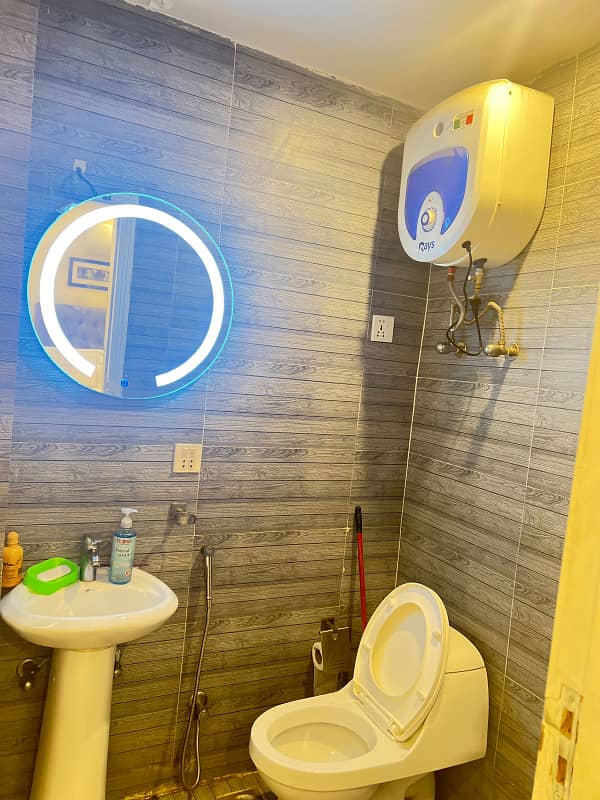 One Bedroom Vip apartment available on daily basis in bahria town LHR 20