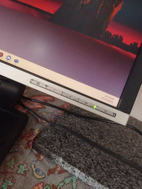 HP 24 inches LED 5