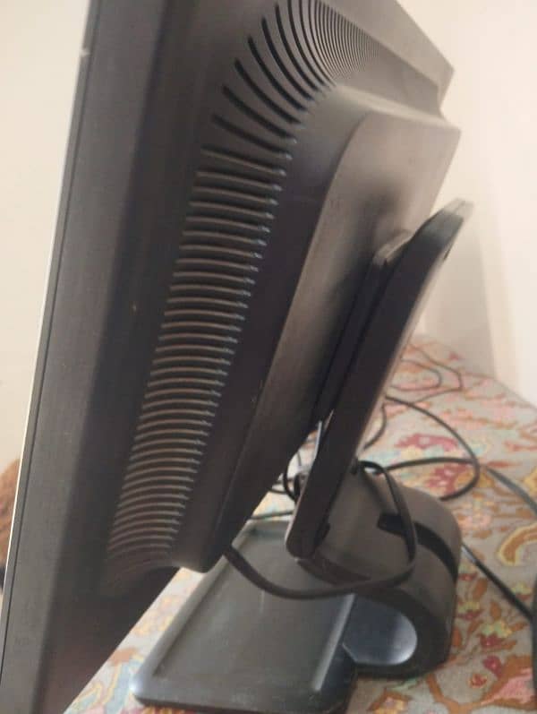 HP 24 inches LED 8