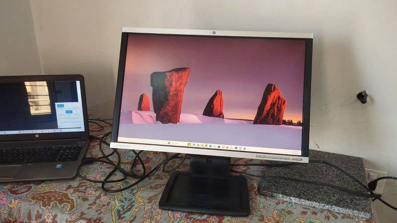 HP 24 inches LED 11