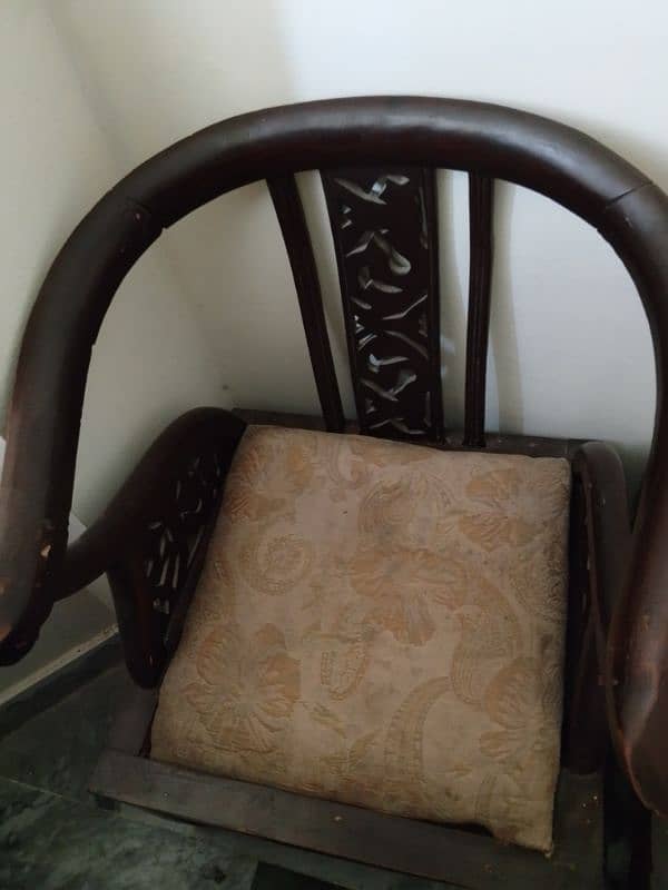 condition used bhtreen sofa hai bilkul thk 1