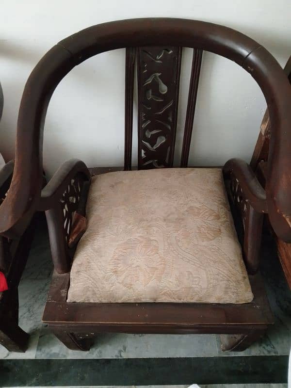 condition used bhtreen sofa hai bilkul thk 2