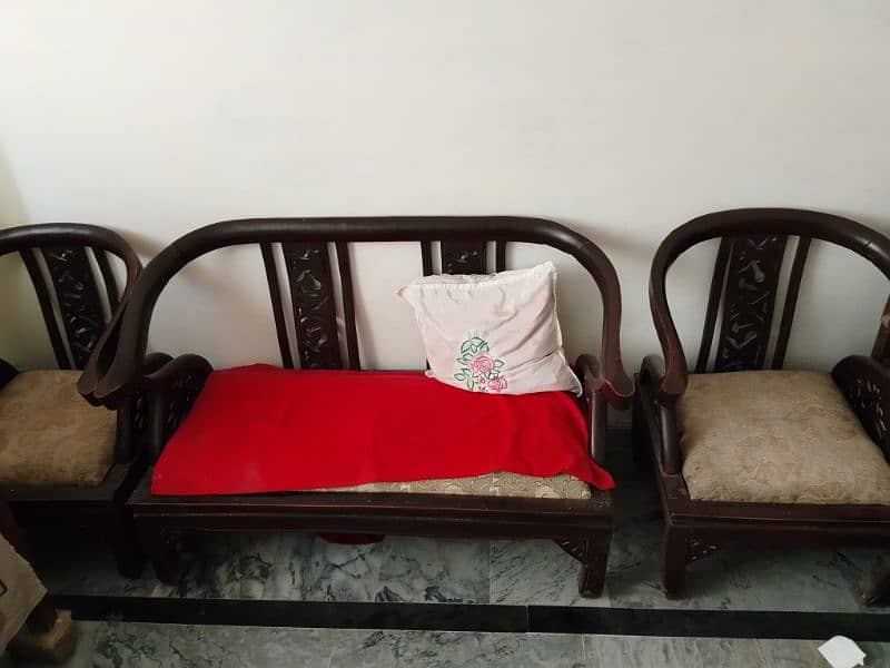 condition used bhtreen sofa hai bilkul thk 3