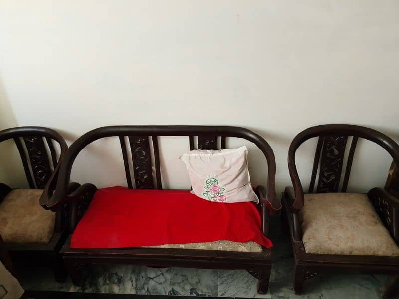 condition used bhtreen sofa hai bilkul thk 4
