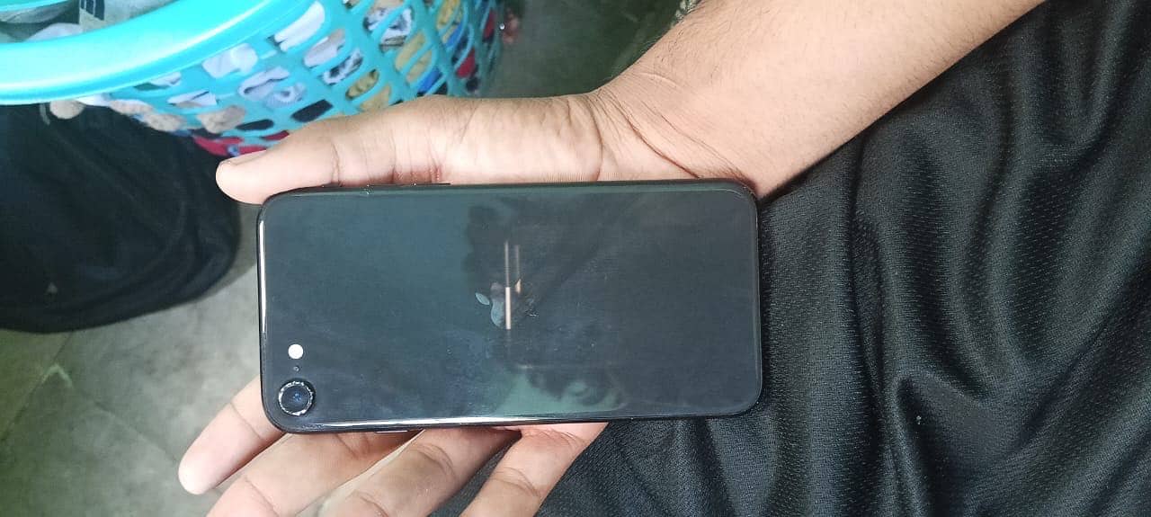 iPhone SE 2020 factory unlock 4