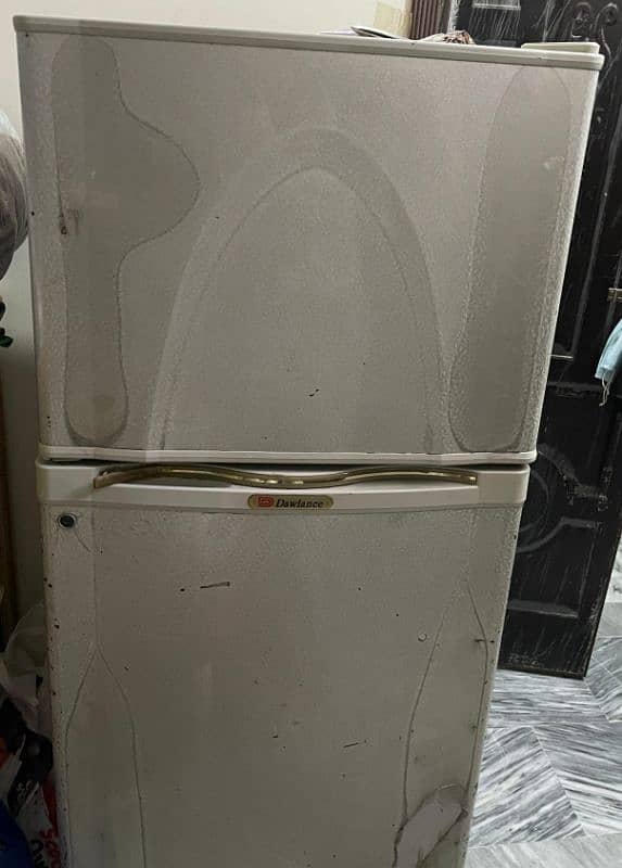 Dawlance Medium Size Fridge 2