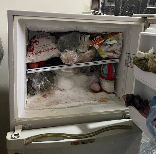Dawlance Medium Size Fridge 3